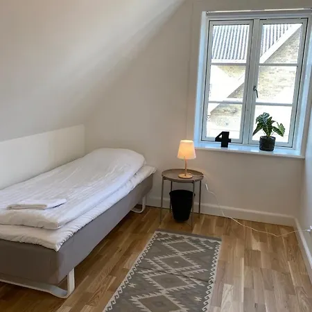 F27-1 3 People, 3 Bedrooms, Fully Furnished * Aalbor