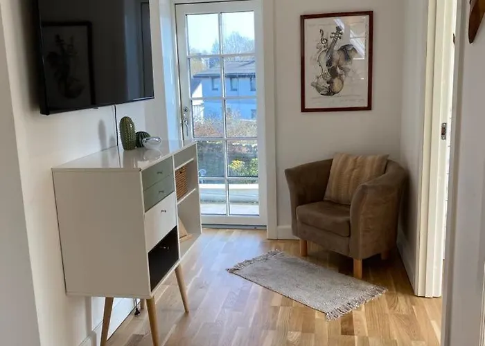 F27-1 3 People, 3 Bedrooms, Fully Furnished *